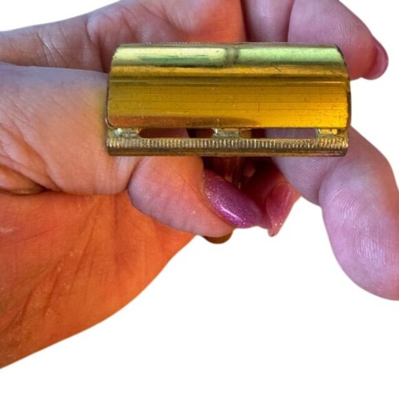 Vintage Gold-Plated Safety Razor In Velvet-Lined Case - Picture 4 of 8